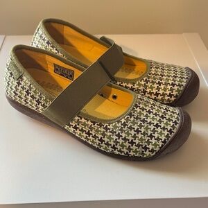 NWOB Keen Olive and Mustard Patterned Loafers